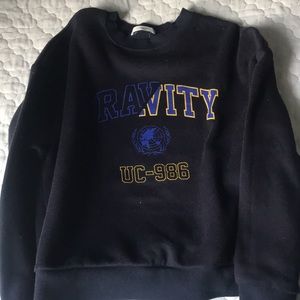 Gravity sweat shirt from yes style !
